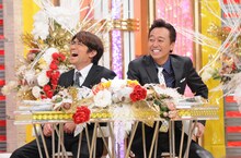 「ワタシの取材によりますと…」のMCを務めるさまぁ～ず。(c)MBS