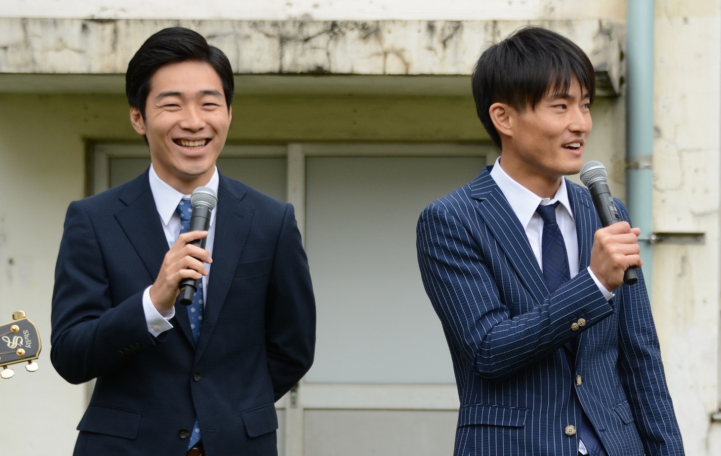 トーク中のジャルジャル。