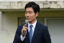 トーク中のジャルジャル後藤。