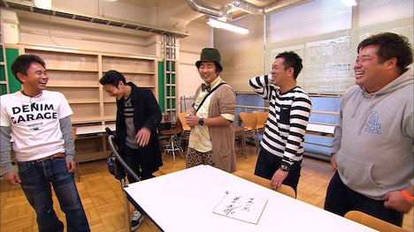 ニセ企画で呼び出されたプラス・マイナス（右から2人）。(c)MBS