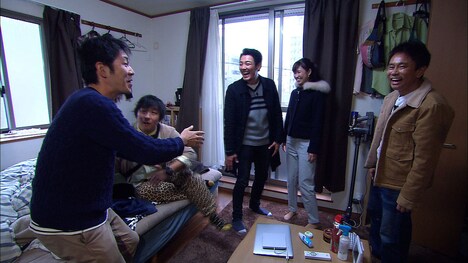 しずる池田宅でプレゼントを調達する浜田一行。(c)MBS