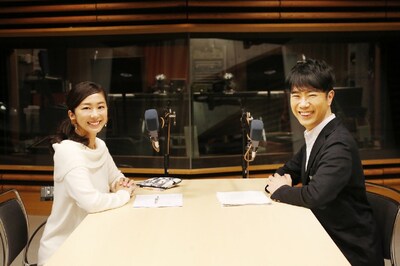 左から優香、藤井隆。