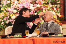 「SMAP×SMAP」の「ビストロSMAP」コーナーに出演する（左から）関根勤、小堺一機。