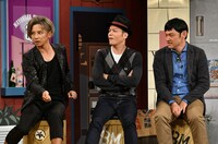 左から松岡充、シャンプーハット。(c)読売テレビ