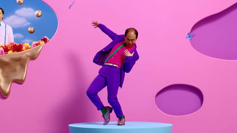 CM「アプリ『500円クーポン』プレゼント篇」のワンシーン。