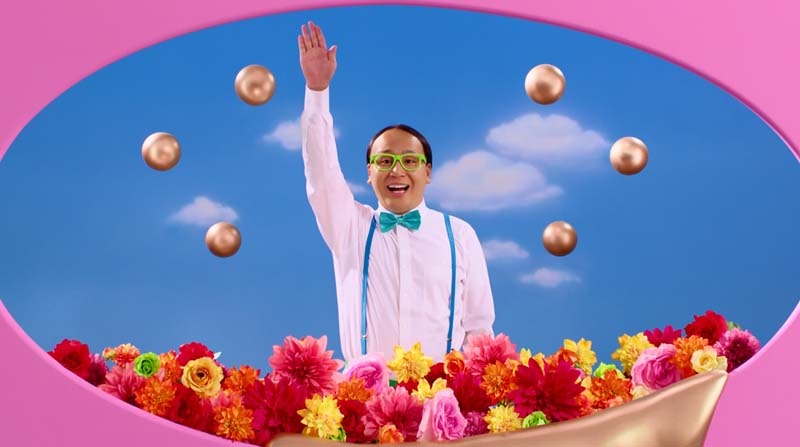 CM「アプリ『500円クーポン』プレゼント篇」のワンシーン。