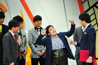 「よしもと漫才劇場 2周年記念記者会見」の様子。