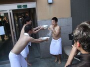 「バツウケテイナー」のロケの様子。