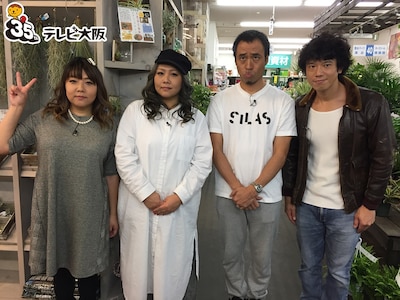左から海原やすよ ともこ、ペナルティ・ワッキー、品川庄司・庄司。