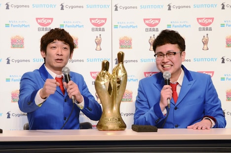 優勝の喜びを語る銀シャリ。