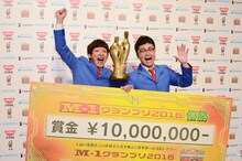 フォトセッションに応じる銀シャリ。