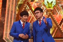 1本目のネタを披露する銀シャリ。(c)ABC