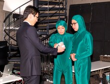 「M-1のどん」の撮影に臨む銀シャリ。