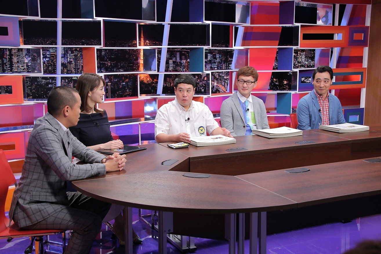 スタジオ出演者たち。(c)中京テレビ