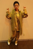 ピコ太郎に扮したオアシズ大久保。(c)日本テレビ