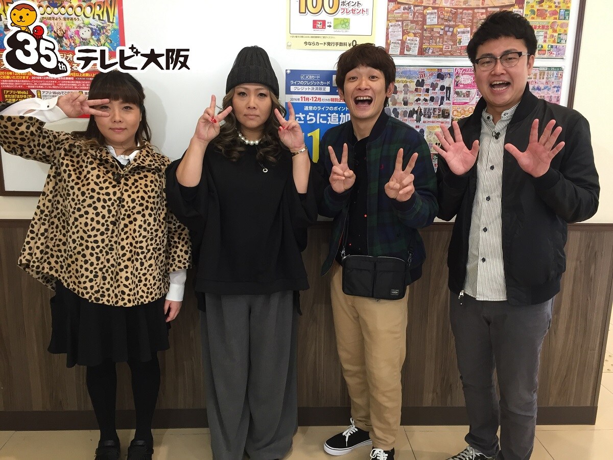 左から海原やすよ ともこ、銀シャリ。