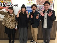 左から海原やすよ ともこ、銀シャリ。