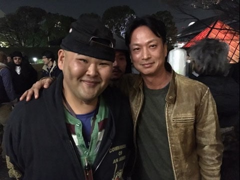 左から、安田大サーカスHIRO、椎名桔平。