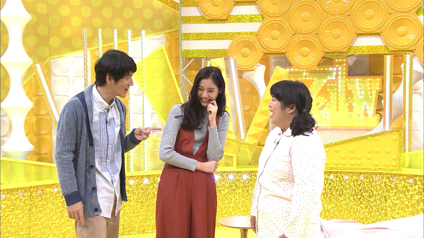 左からココリコ田中、新木優子、ゆりやんレトリィバァ。(c)メ～テレ