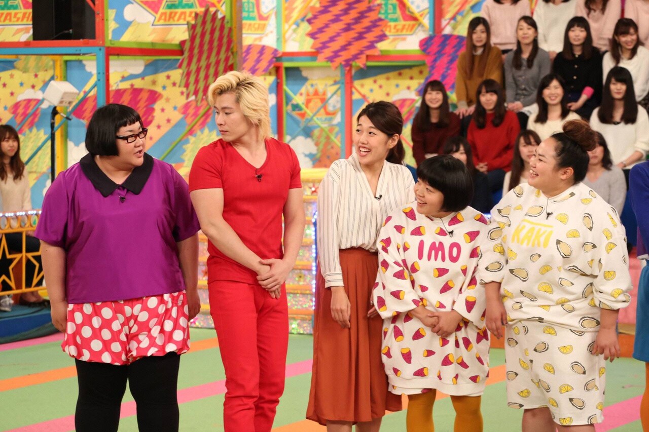 （左から）メイプル超合金、横澤夏子、おかずクラブ。(c)フジテレビ