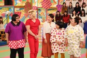 （左から）メイプル超合金、横澤夏子、おかずクラブ。(c)フジテレビ
