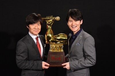 「全日本歌唱力選手権 歌唱王」のMCを務めるウッチャンナンチャン。(c)日本テレビ