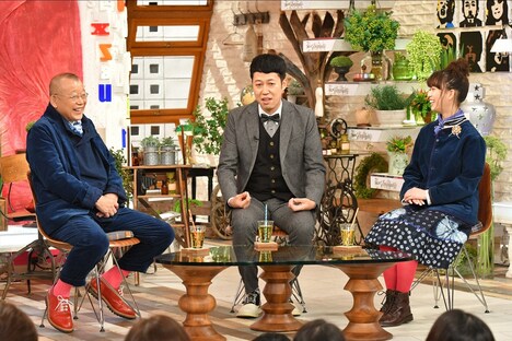 （左から）笑福亭鶴瓶、小籔千豊、森川葵。(c)TBS