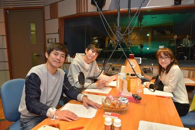 博多華丸・大吉と唐橋ユミ（右）。(c)2016 民放AMラジオ全47局ネット特別番組