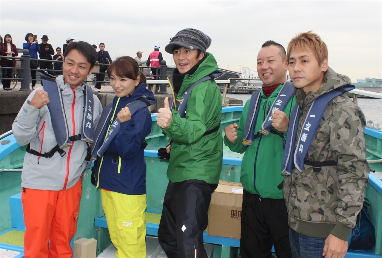 「タレントフィッシングカップ」に出演する、ヒロシ（右端）、バイきんぐ西村（右から2人目）ら。(c)テレビ朝日