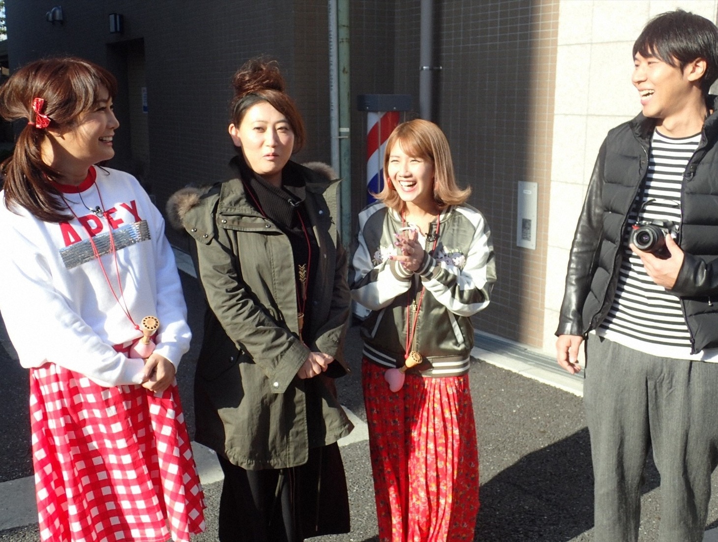 「旅ずきんちゃん」に出演する（左から）はるな愛、友近、岡井千聖、ロッチ・コカド。(c)CBC