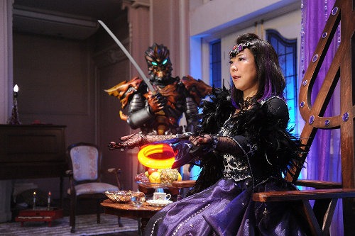椿鬼奴演じる宇宙魔女賊ムルナウ。