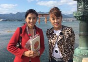 左から西田ひかる、山田邦子。(c)読売テレビ