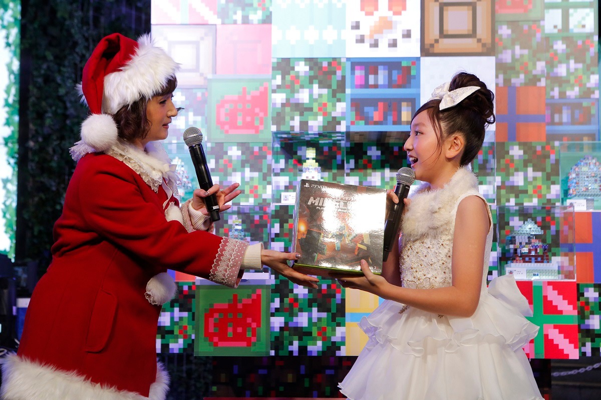 左から千秋、谷花音。