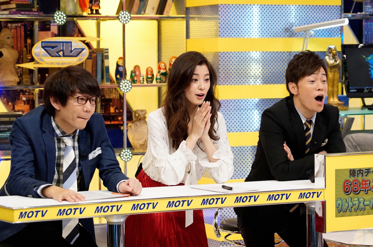 左から三四郎・小宮、朝比奈彩、陣内智則。(c)読売テレビ