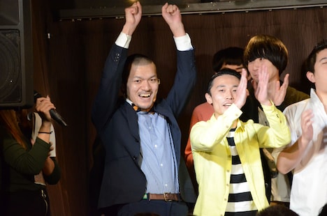 決勝進出を決めたカミナリ。