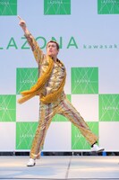 ライブ中のピコ太郎。