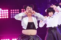 「ゴッドタン新春SP 芸人マジ歌選手権」より、バナナマン日村。(c)テレビ東京