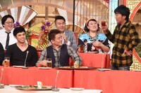 「人気芸人50人大集合！スキャンダルも大激白 無礼講の宴！大忘年会」のワンシーン。(c)日本テレビ