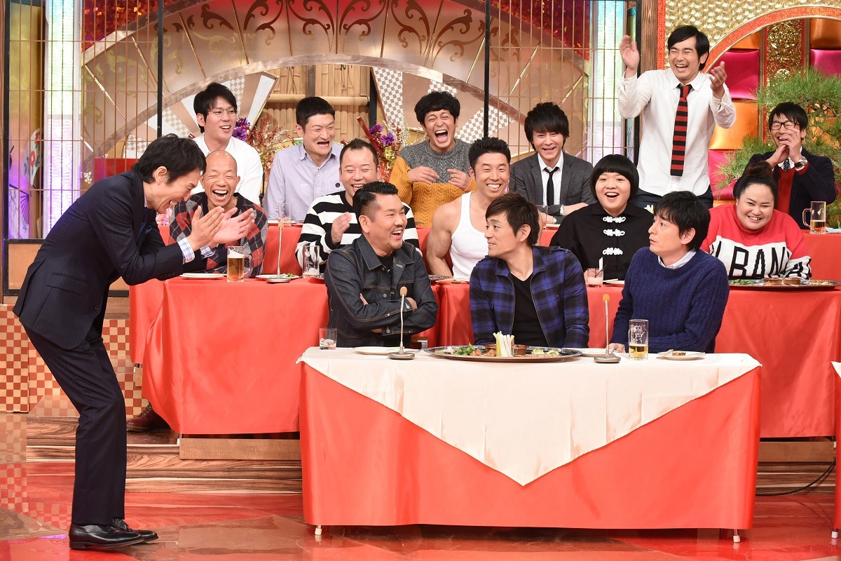「人気芸人50人大集合！スキャンダルも大激白 無礼講の宴！大忘年会」のワンシーン。(c)日本テレビ