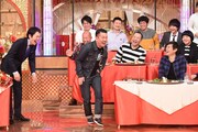 「人気芸人50人大集合!スキャンダルも大激白 無礼講の宴!大忘年会」のワンシーン。(c)日本テレビ