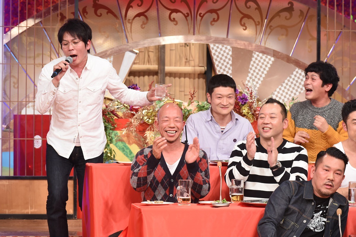 「人気芸人50人大集合！スキャンダルも大激白 無礼講の宴！大忘年会」のワンシーン。(c)日本テレビ