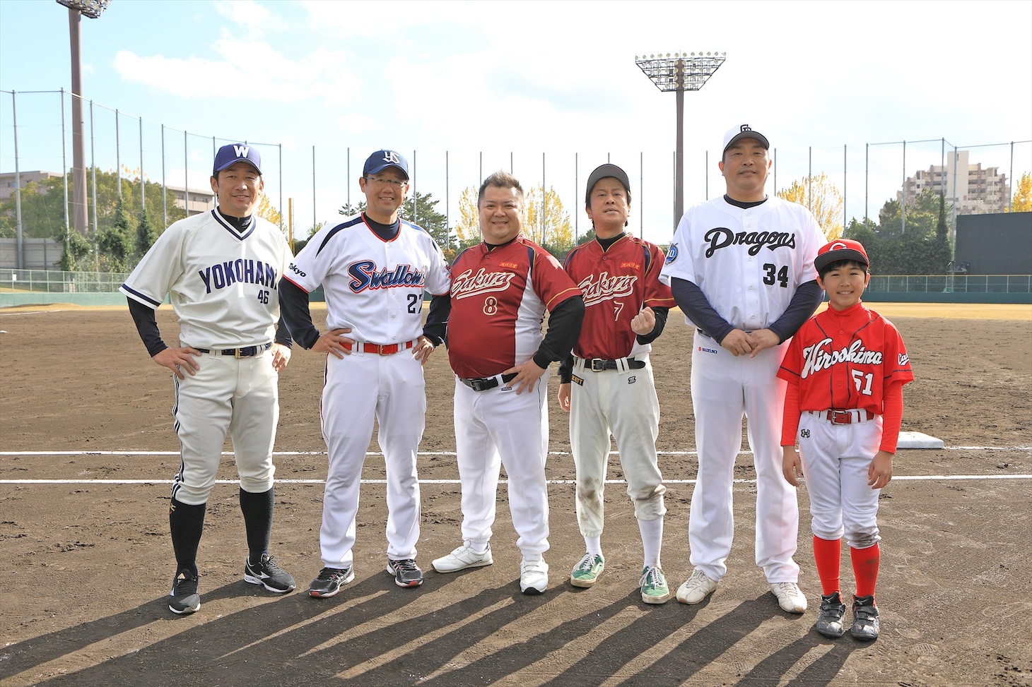 （左から）三浦大輔、古田敦也、ブラックマヨネーズ、山本昌、鈴木福。(c)関西テレビ