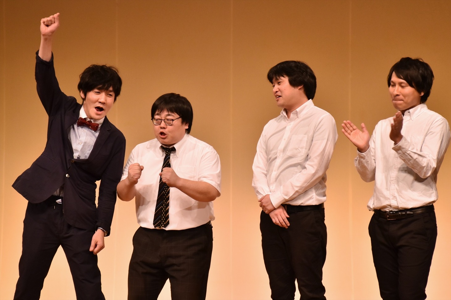 トップリード（右）に勝利し、ファイナルでアルコ＆ピースと対戦することが決まったタイムマシーン3号（左）。