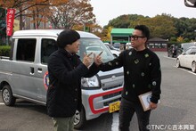 「宮川大輔の福岡ぶらり王道×レア道中」のワンシーン。(c)テレビ西日本