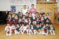 「天才バカボン2」の放送決定を記念したサプライズイベントの様子。(c)日本テレビ