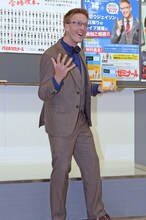 囲み取材に出席した厚切りジェイソン。