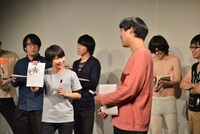 ライブ「きしたかの・高野 熱いおしぼりを渡されて熱がらなかったら100万円」の様子。