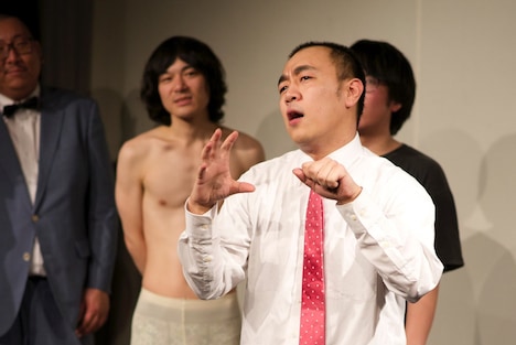 ピコ太郎の「PPAP」を踊るきしたかの高野。