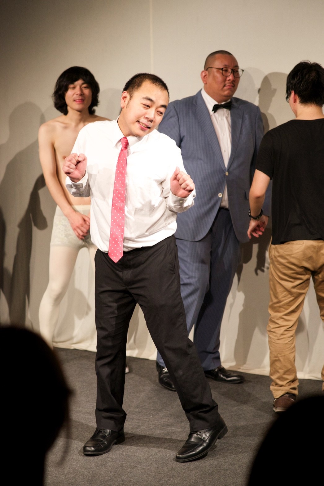 ピコ太郎の「PPAP」を踊るきしたかの高野。