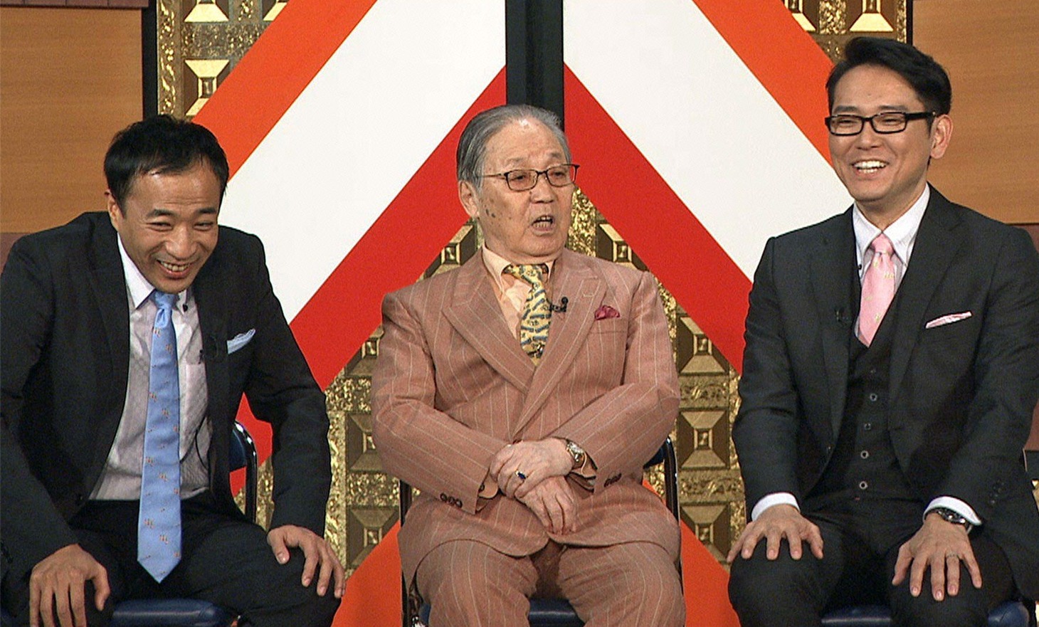 「お笑い演芸館」に出演する春日三球（中央）とナイツ。(c)BS朝日